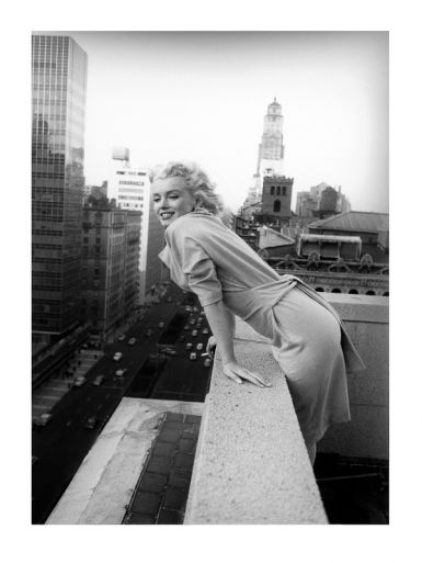 marilyn-monroe-on-the-ambassador